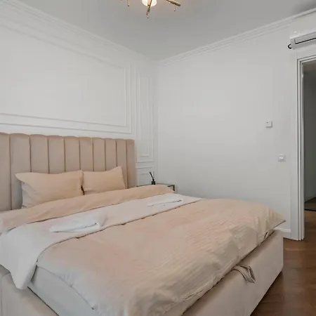 Luxury Living In Floreasca - Amazing Views Апартаменти *