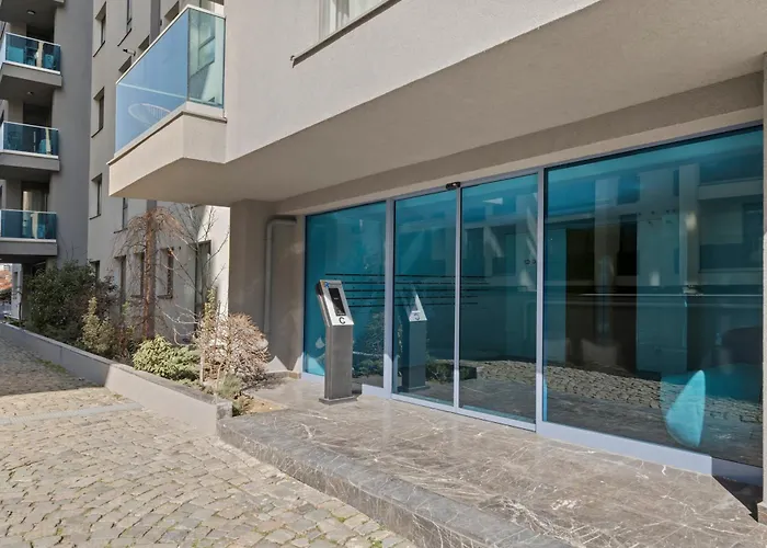 Luxury Living In Floreasca - Amazing Views Апартаменти *