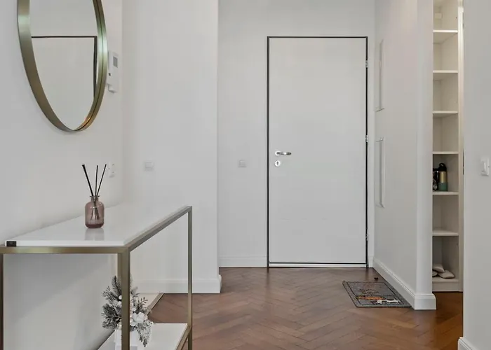 Luxury Living In Floreasca - Amazing Views Апартаменти *