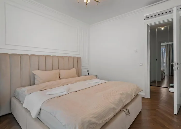 Luxury Living In Floreasca - Amazing Views Apartament *