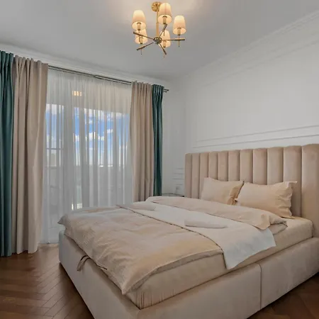 Luxury Living In Floreasca - Amazing Views Apartment